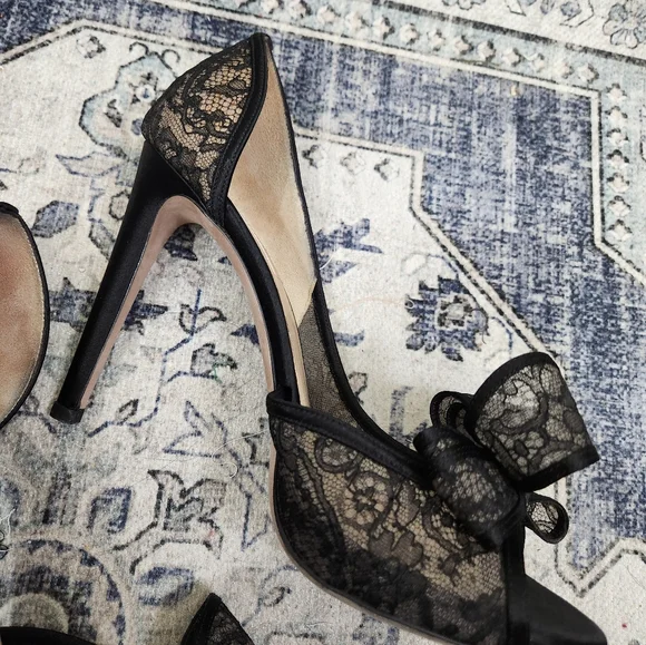 Valentino Garavani Satin Lace Heels - Picture 4 of 13